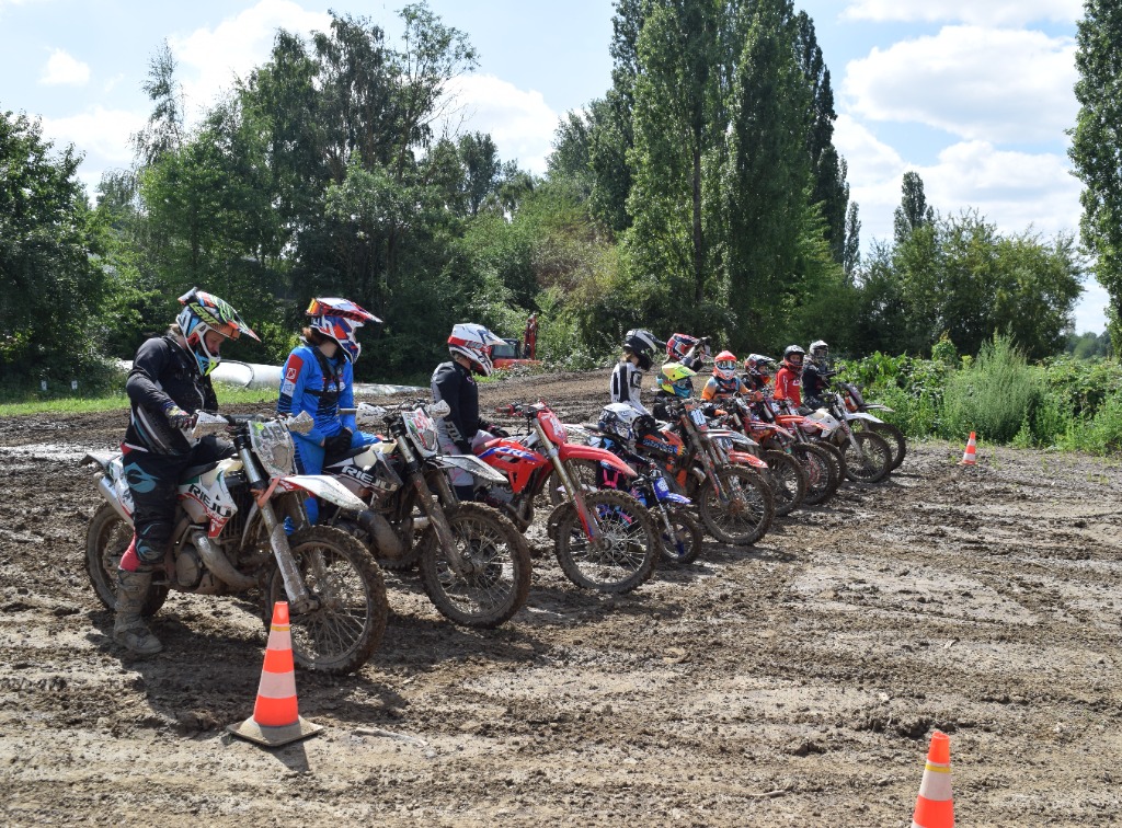 Fahrerinnen am Startgitter